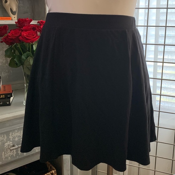 Skater Skirt - Picture 2 of 3